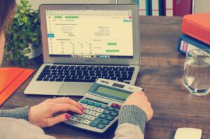Sustainable Returns: The Impact of Financial Advisors in Eco-Friendly Investing, According to Brett Hartvigson