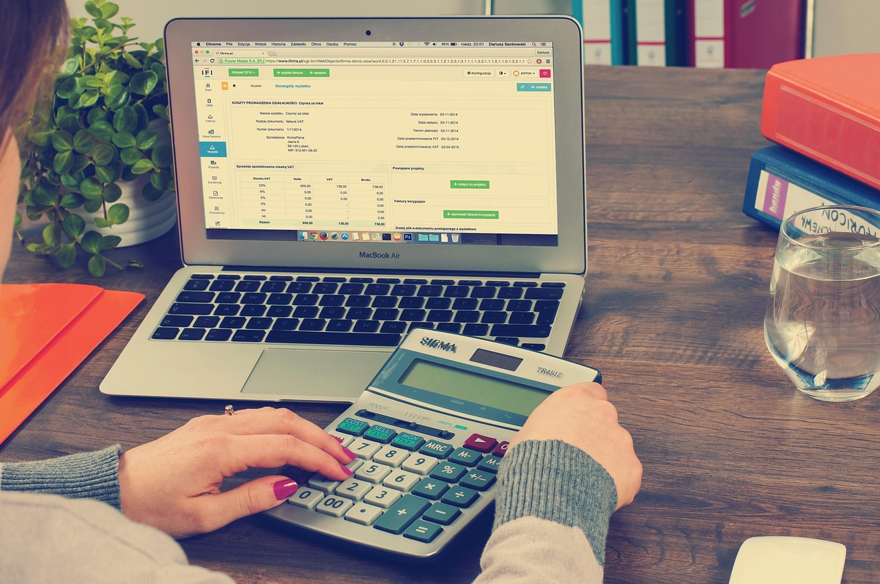 Sustainable Returns: The Impact of Financial Advisors in Eco-Friendly Investing, According to Brett Hartvigson