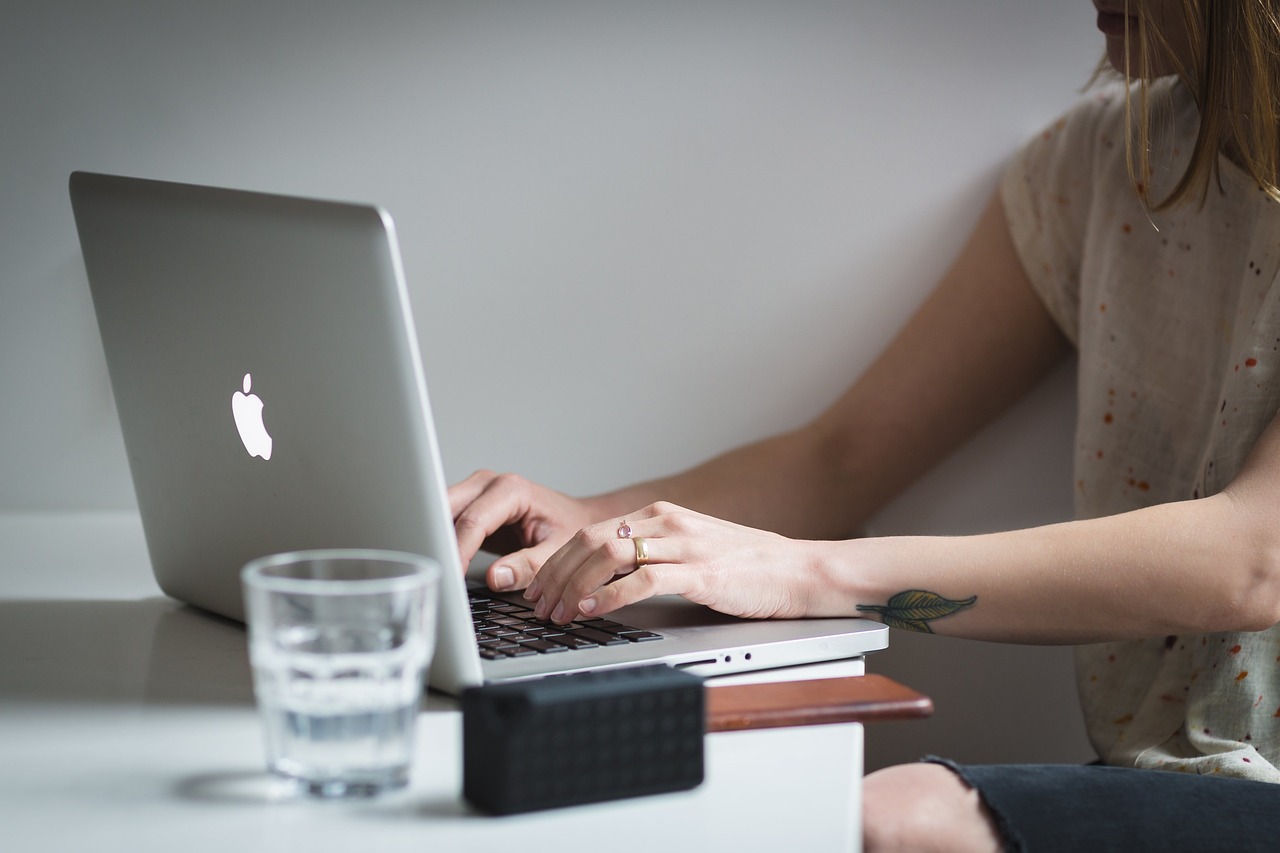 Laptop, apple, macbook — How to Find a Hospital Indemnity Insurance Plan That Offers Maximum Financial Protection