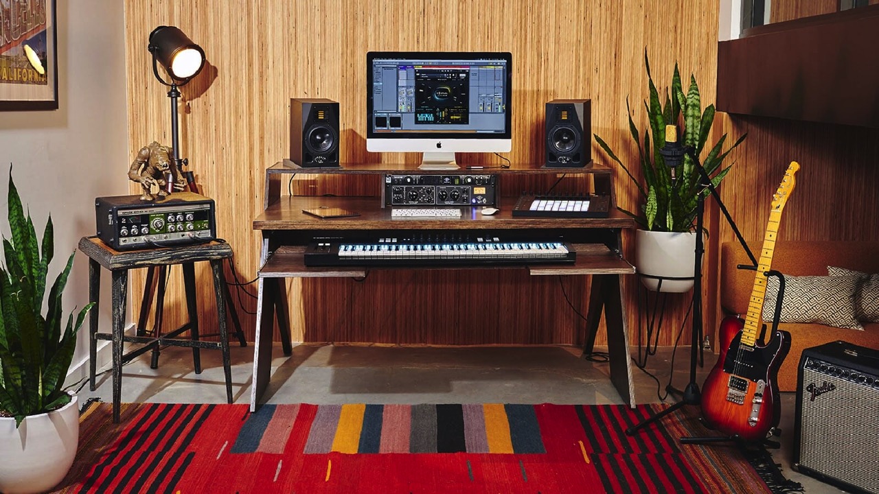 Maximizing Productivity: Choosing the Right Studio Desk
