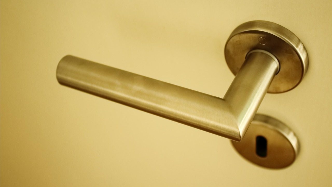 Door knob, metal, to graduate — Soundproof Sliding Doors: Elevate Comfort and Style in Your Beauty Salon